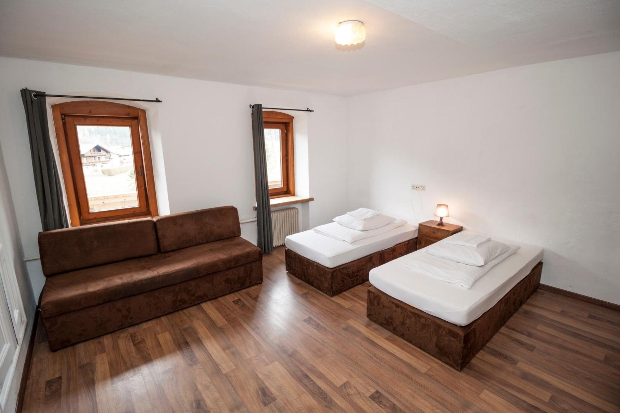 Hostel Chillertal Mayrhofen Ruang foto