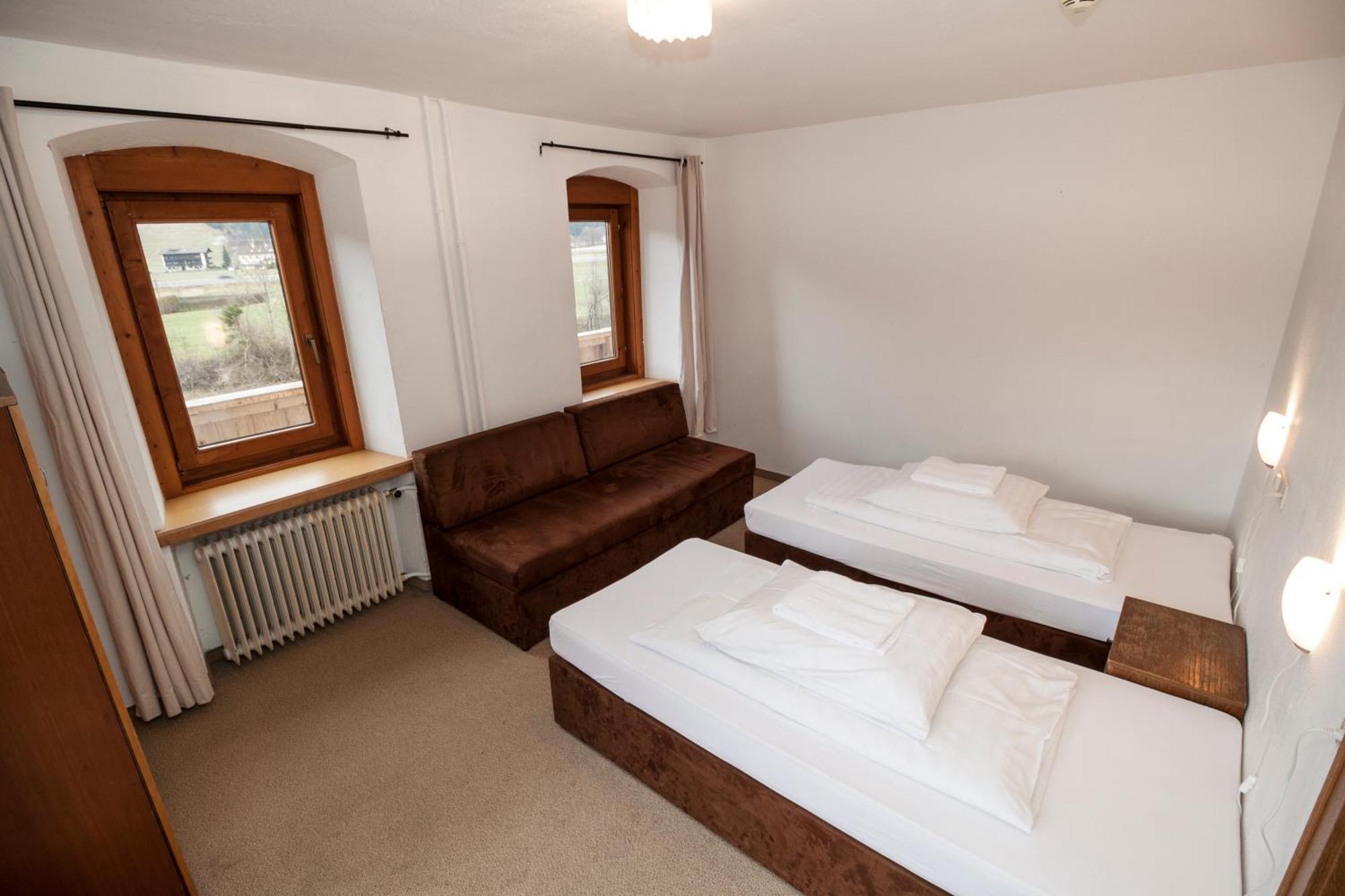 Hostel Chillertal Mayrhofen Ruang foto